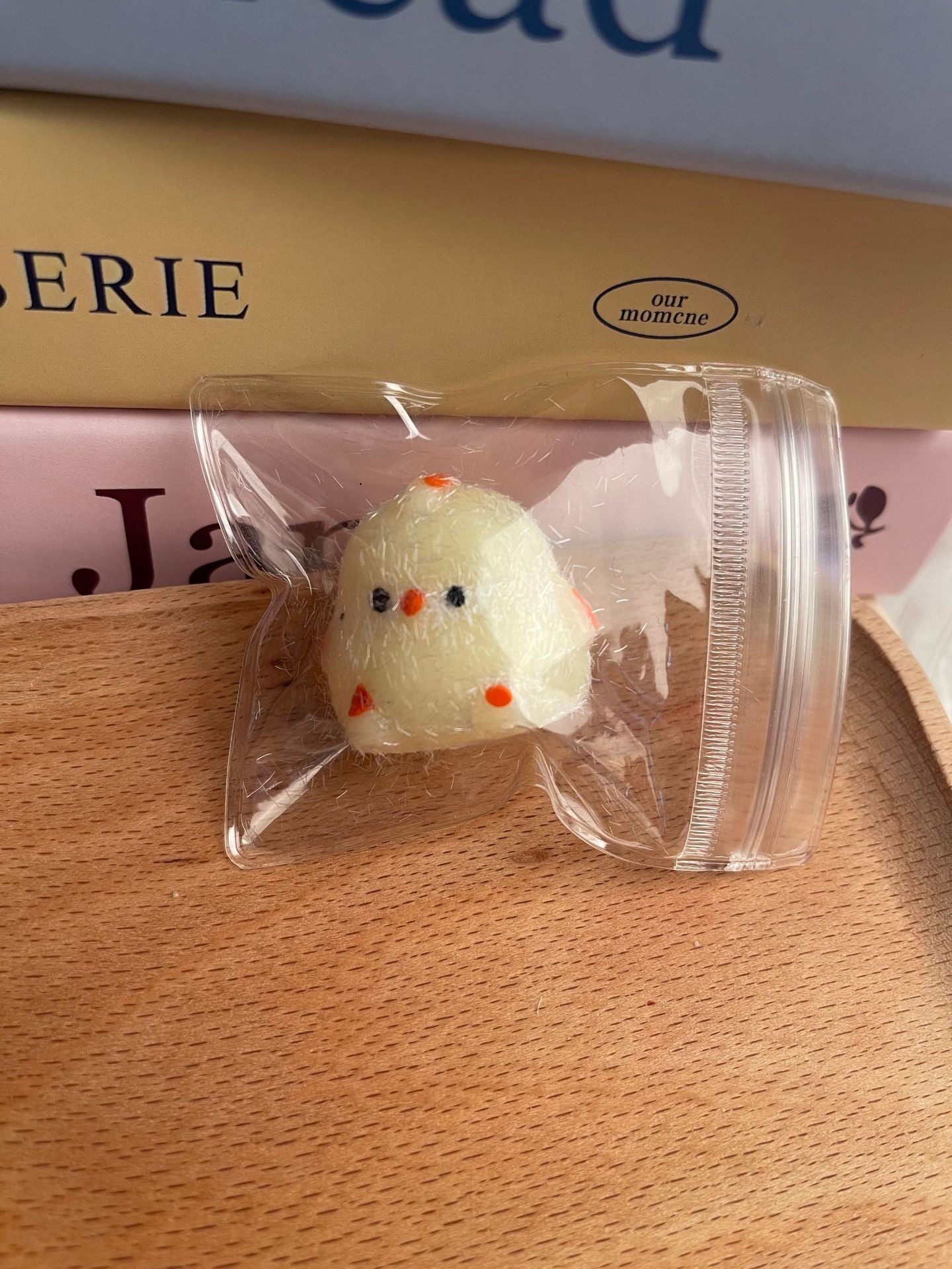 4pcs-QQ Bouncing Little Chicken Pinch Le gives your best friend a cute cartoon pendant toy for your baby