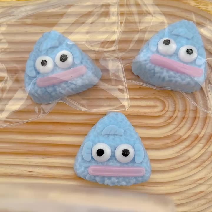 3PCS-Ugly Fish Triangle Square Cake Pinch Fun Imitation Silicone Mud Feeling Decompression Artifact Live Broadcast Popular Toy